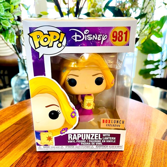 Rapunzel with Lantern Funko Pop! #981 - Picture 6 of 9
